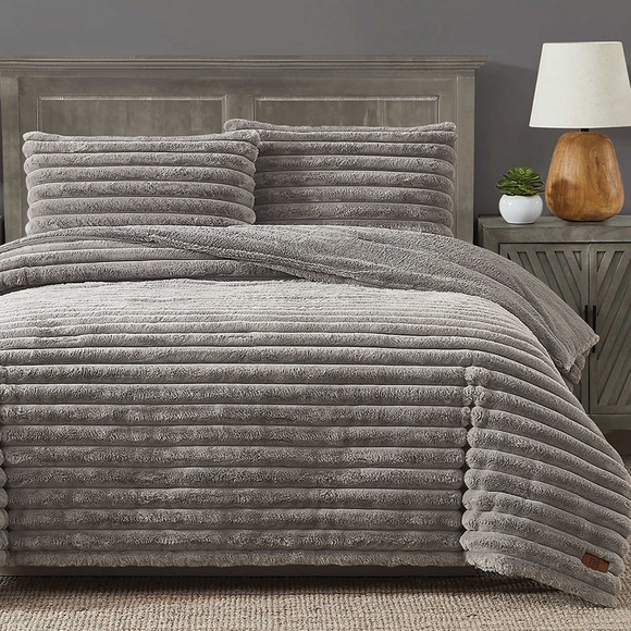 Frye | Bedding | Last Chance Frye 3piece Channel Stitch Faux Fur ...